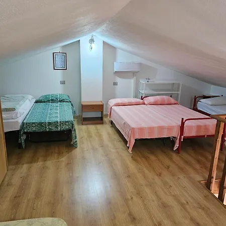 Διαμέρισμα Sardina & Services *